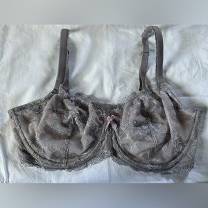 Victoria’s Secret Gray Lace Bra SZ 38DD